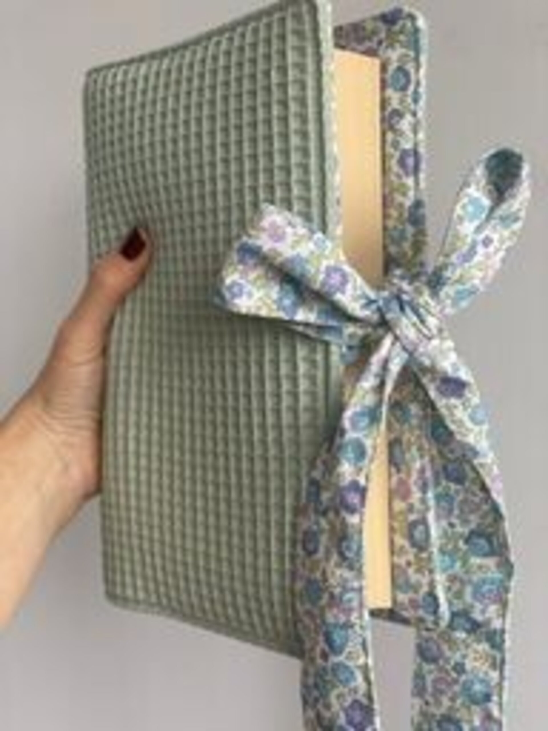 Funda de libro con cierre lazada. - 4