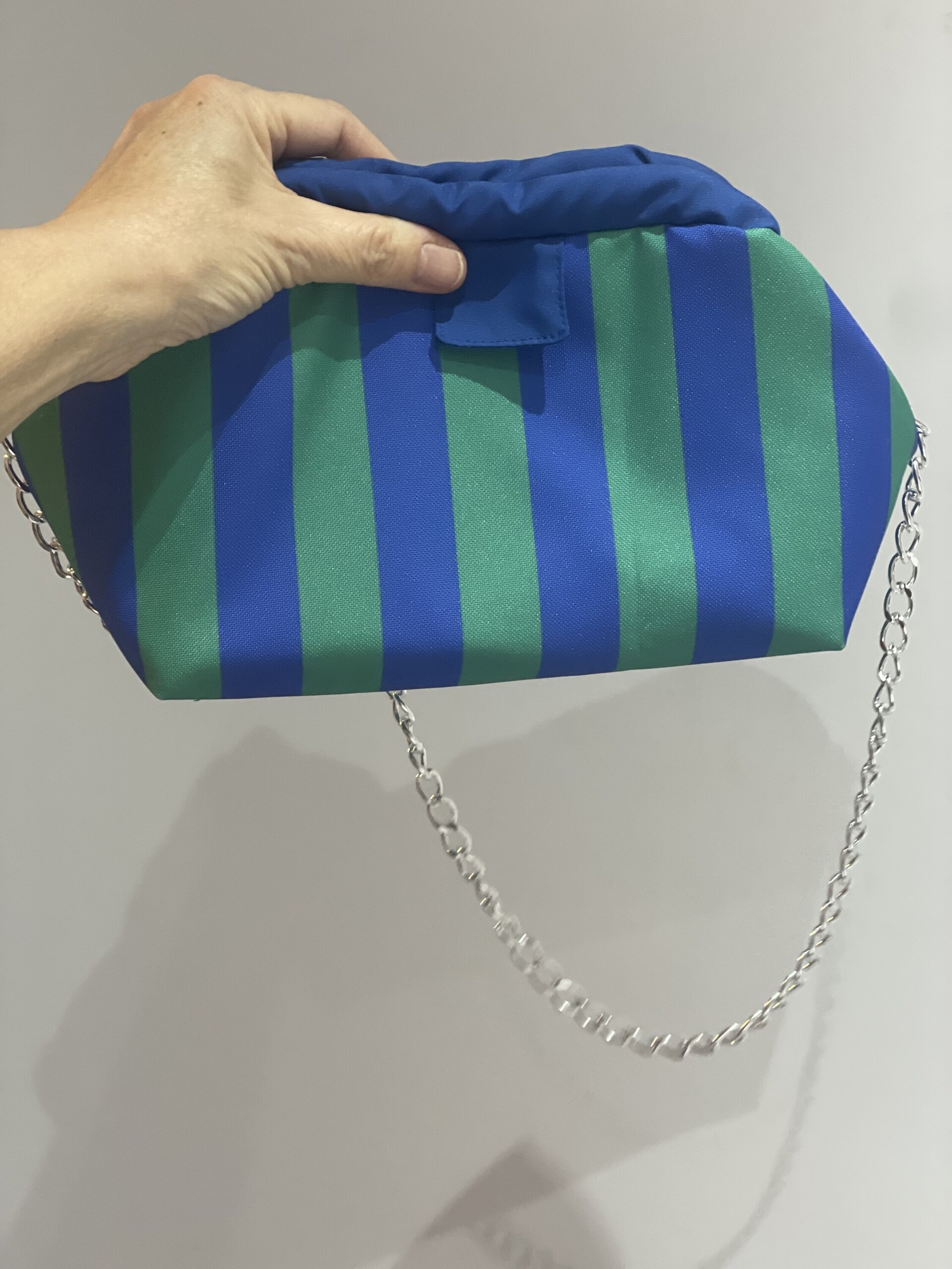 Clutch rayas impermeable. - 3